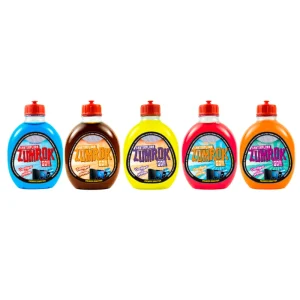 Clásicos envases de plástico con forma de cantimplora Zumrok rellenos de refresco líquido de diferentes colores y sabores frutales